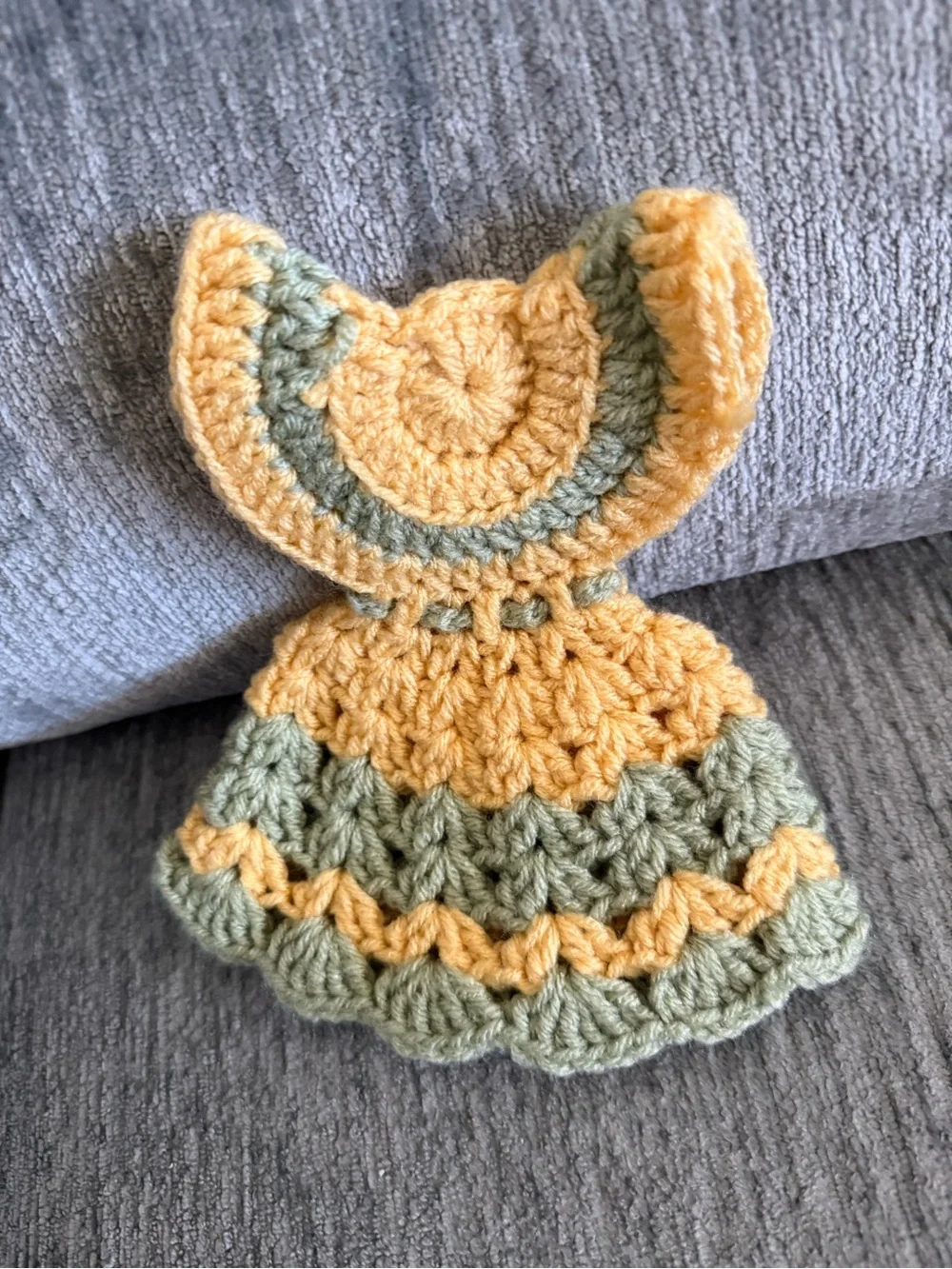Handmade Vtg 70's Yellow green 8” Dress Shaped Retro Hand Crocheted Yarn Pothold